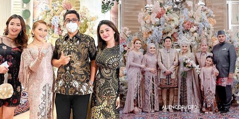Detail Foto Pernikahan Ayu Ting Ting Nomer 16