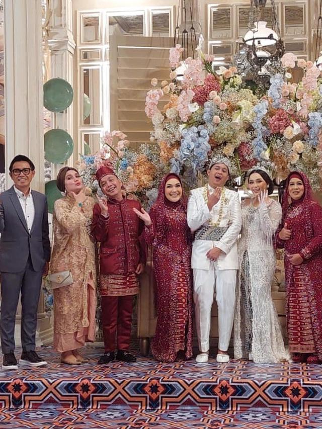 Detail Foto Pernikahan Ayu Ting Ting Nomer 20