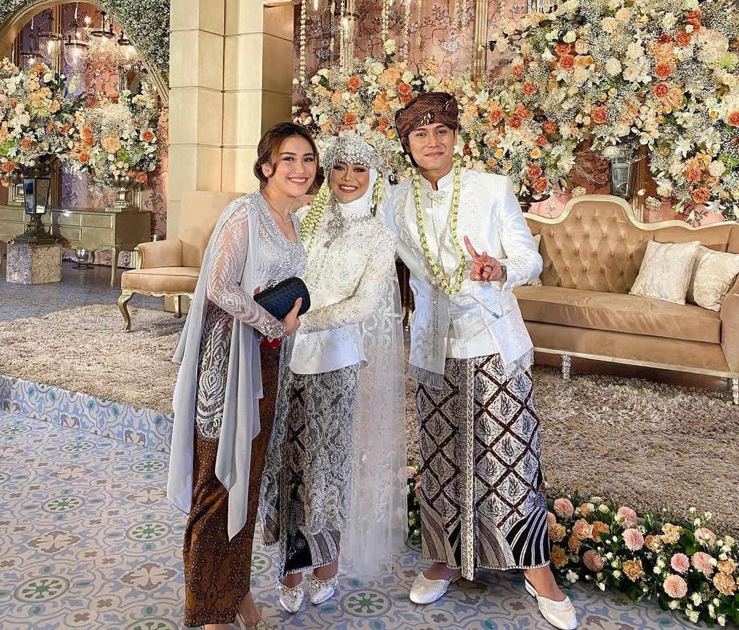 Detail Foto Pernikahan Ayu Ting Ting Nomer 25