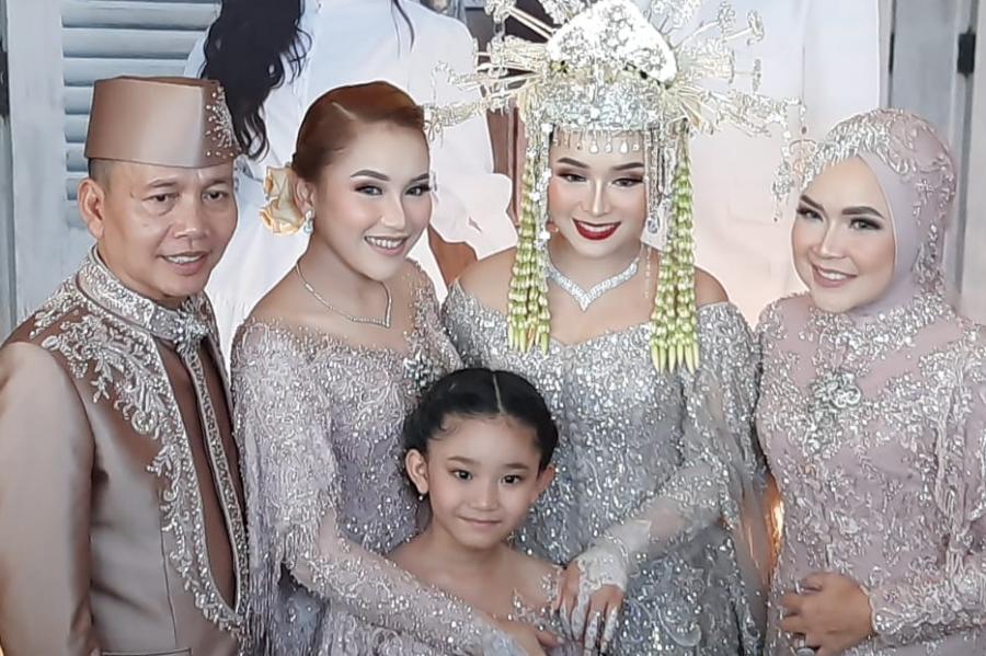 Detail Foto Pernikahan Ayu Ting Ting Nomer 27