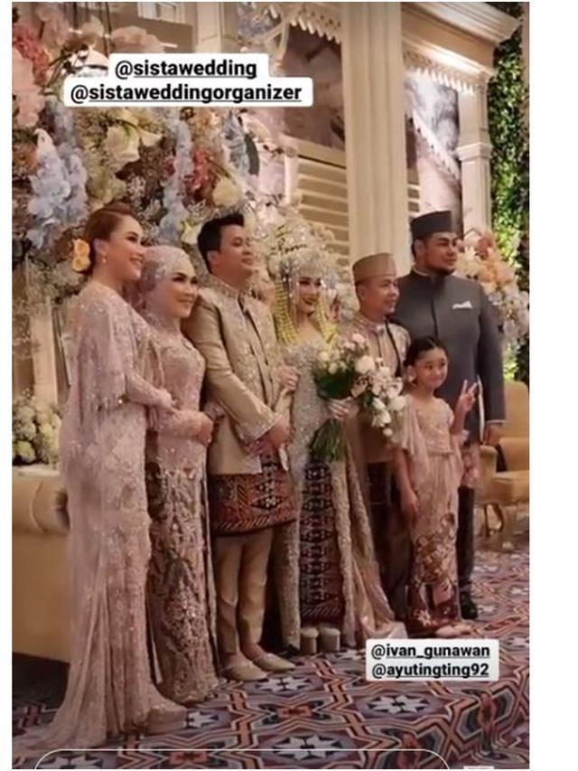 Detail Foto Pernikahan Ayu Ting Ting Nomer 28