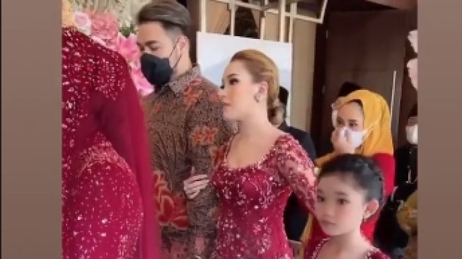 Detail Foto Pernikahan Ayu Ting Ting Nomer 36