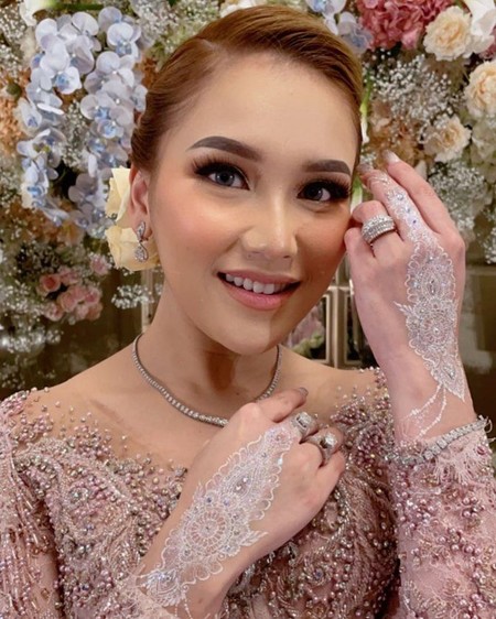 Detail Foto Pernikahan Ayu Ting Ting Nomer 49