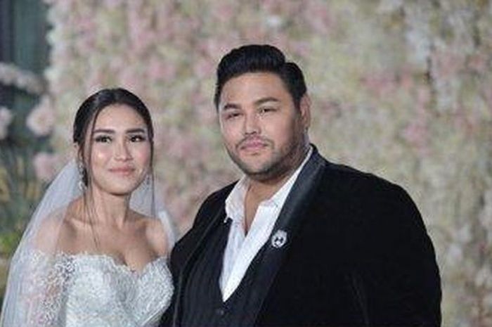 Detail Foto Pernikahan Ayu Ting Ting Nomer 8