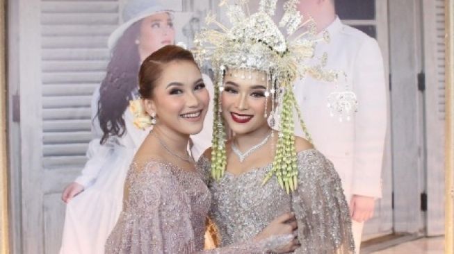 Detail Foto Pernikahan Ayu Ting Ting Nomer 9