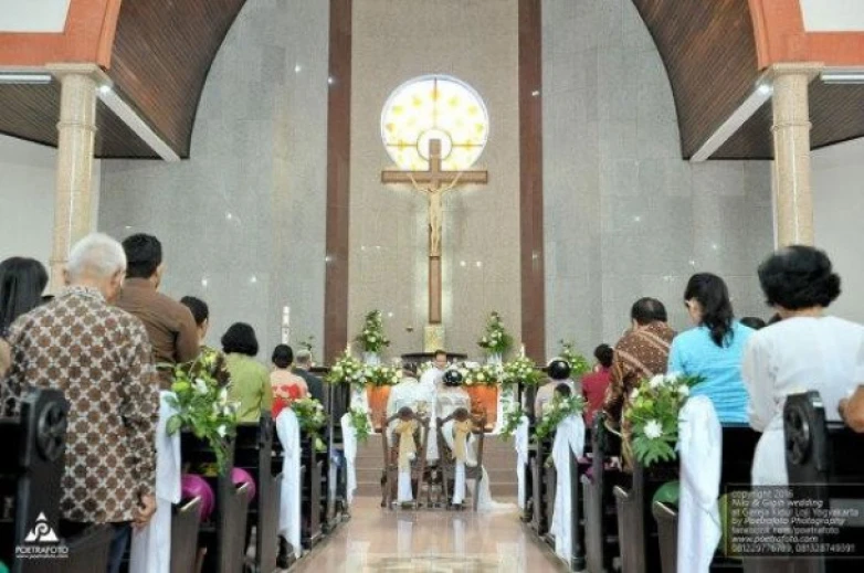 Detail Foto Pernikahan Di Gereja Nomer 18