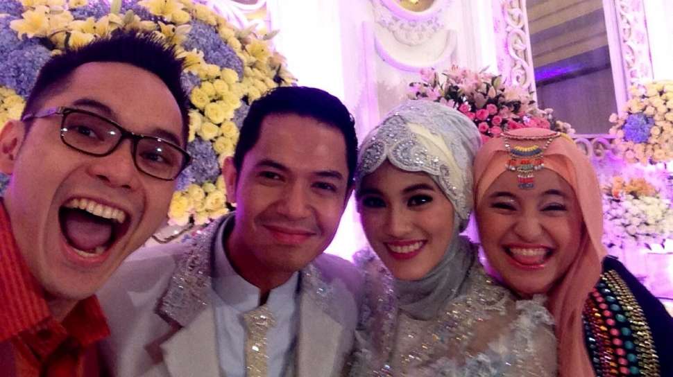 Detail Foto Pernikahan Dude Harlino Nomer 11