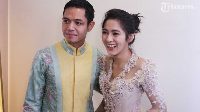 Detail Foto Pernikahan Dude Harlino Nomer 19