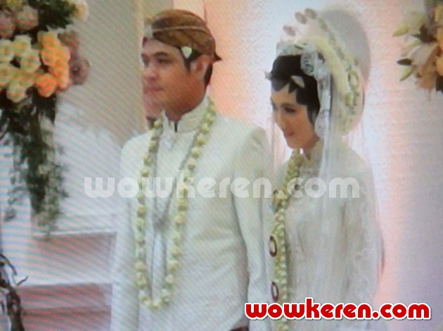 Detail Foto Pernikahan Dude Harlino Nomer 42