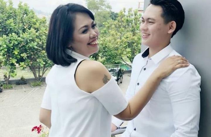 Detail Foto Pernikahan Ely Sugigi Nomer 37