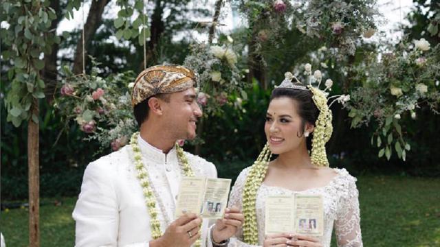 Detail Foto Pernikahan Hamish Raisa Nomer 2