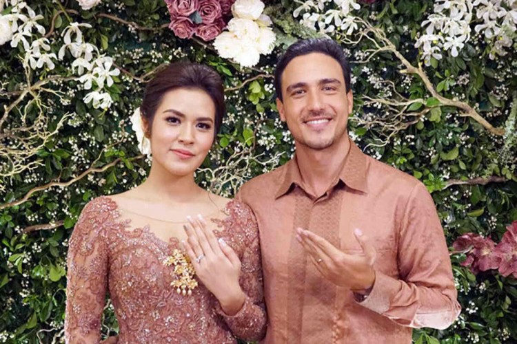 Detail Foto Pernikahan Hamish Raisa Nomer 16