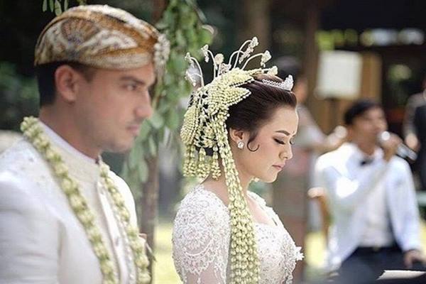 Detail Foto Pernikahan Hamish Raisa Nomer 34