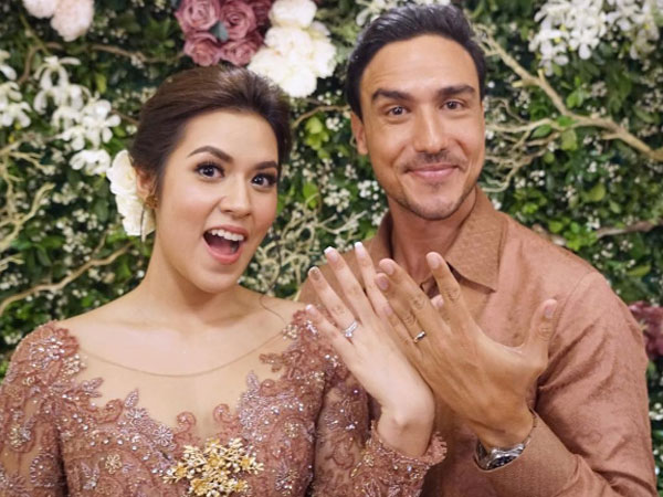 Detail Foto Pernikahan Hamish Raisa Nomer 47