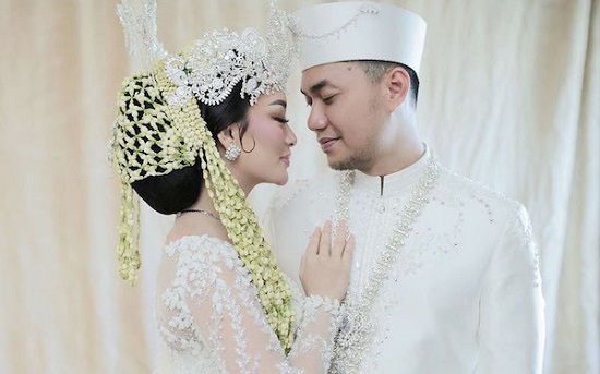 Detail Foto Pernikahan Imel Putri Cahyati Nomer 5