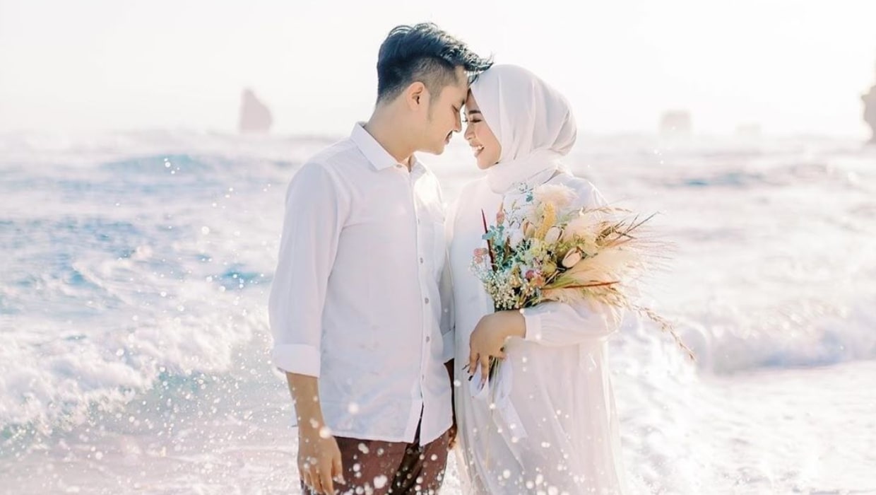 Detail Foto Pernikahan Islami Romantis Nomer 28