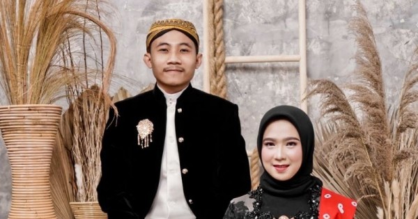 Detail Foto Pernikahan Islami Romantis Nomer 32