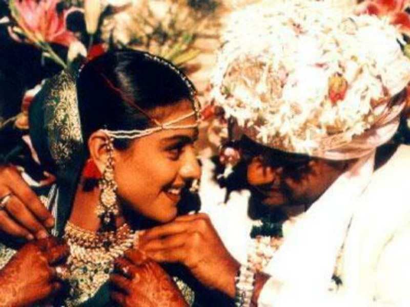 Detail Foto Pernikahan Kajol Dan Ajay Devgan Nomer 16