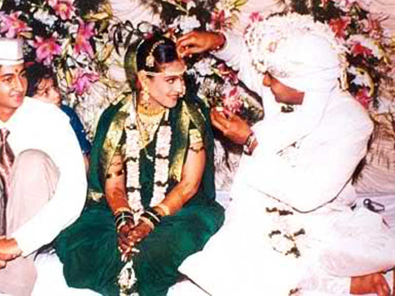 Detail Foto Pernikahan Kajol Dan Ajay Devgan Nomer 3