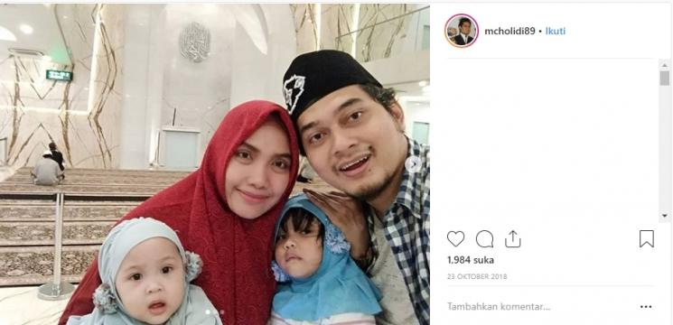 Detail Foto Pernikahan Kholidi Asadil Alam Nomer 5