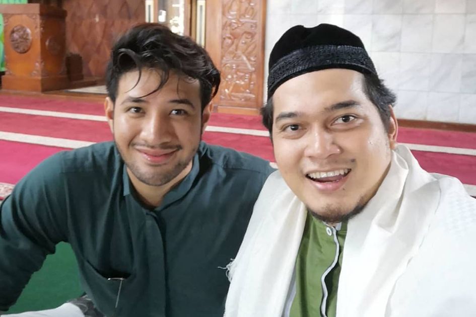 Detail Foto Pernikahan Kholidi Asadil Alam Nomer 9