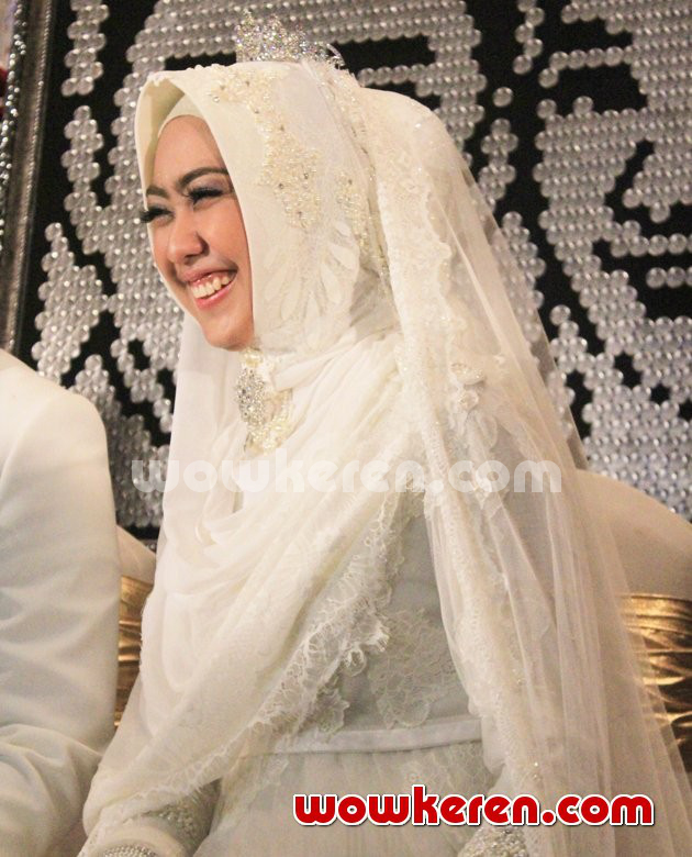 Detail Foto Pernikahan Oki Setiana Dewi Nomer 45