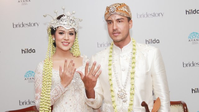 Detail Foto Pernikahan Raisa Dan Hamish Nomer 15