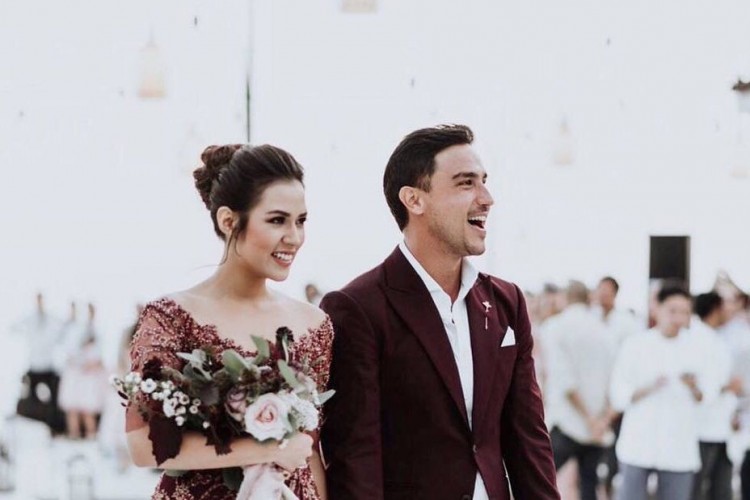 Download Foto Pernikahan Raisa Dan Hamish Nomer 16