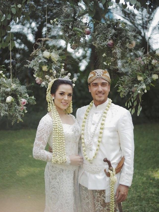 Detail Foto Pernikahan Raisa Dan Hamish Nomer 3