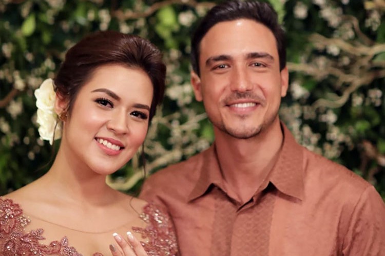 Detail Foto Pernikahan Raisa Dan Hamish Nomer 45