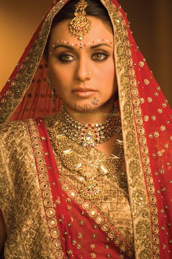 Detail Foto Pernikahan Rani Mukherjee Nomer 33