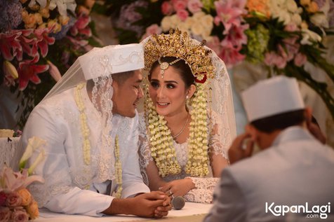 Detail Foto Pernikahan Ryana Dea Nomer 31