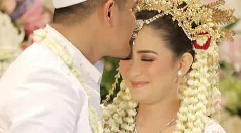 Detail Foto Pernikahan Ryana Dea Nomer 34