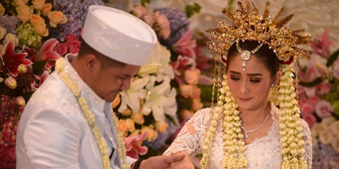 Detail Foto Pernikahan Ryana Dea Nomer 57