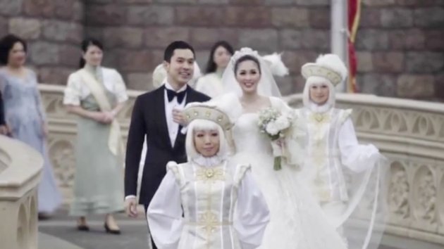 Detail Foto Pernikahan Sandra Dewi Nomer 26