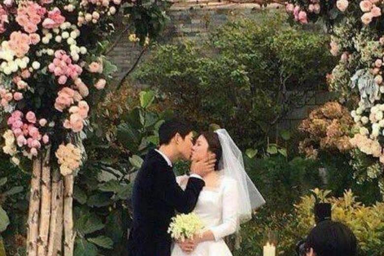 Detail Foto Pernikahan Song Hye Kyo Nomer 32