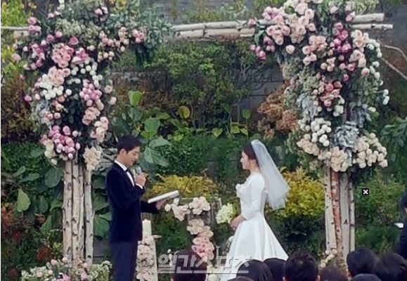 Detail Foto Pernikahan Song Joong Ki Dan Song Hye Kyo Nomer 23