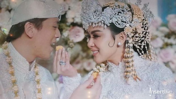 Detail Foto Pernikahan Syahrini Dan Reino Barack Nomer 21