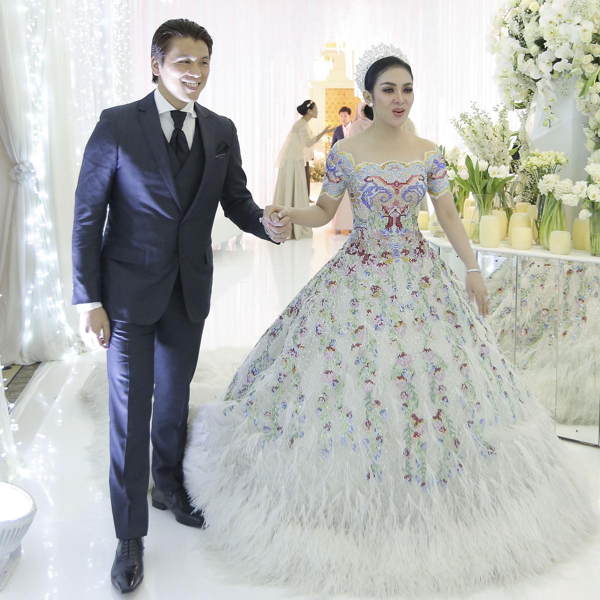 Detail Foto Pernikahan Syahrini Dan Reino Barack Nomer 22