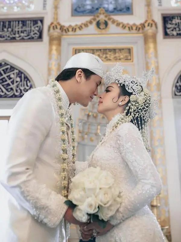 Detail Foto Pernikahan Syahrini Dan Reino Barack Nomer 37