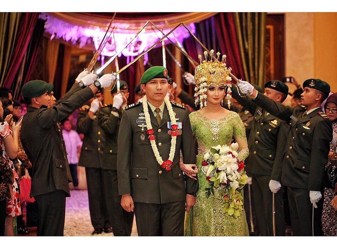 Detail Foto Pernikahan Tentara Nomer 6