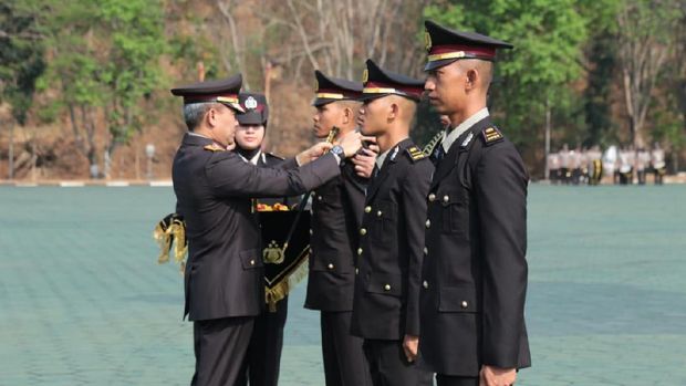 Detail Foto Perwira Polisi Nomer 40