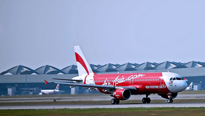 Detail Foto Pesawat Air Asia Nomer 14