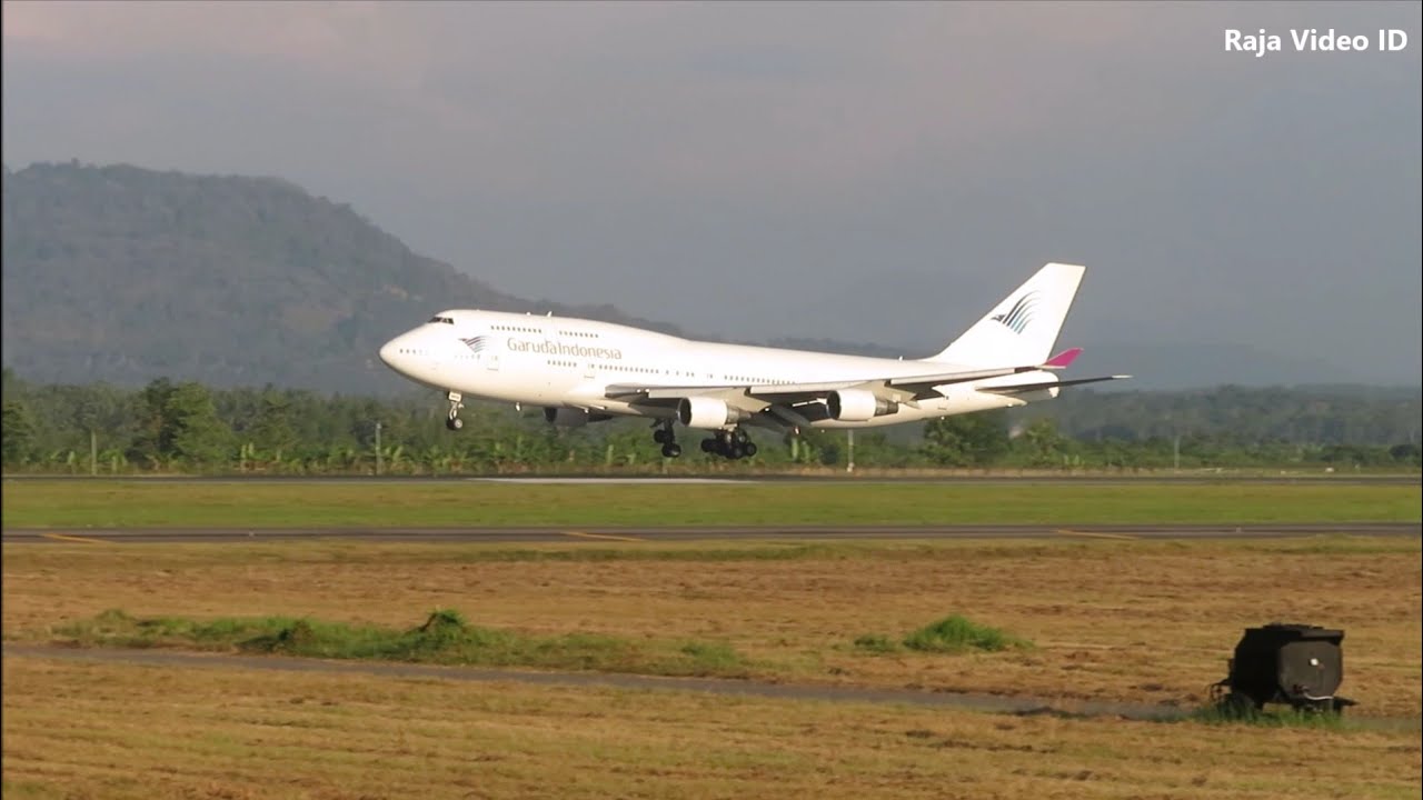 Detail Foto Pesawat Garuda Boeing 747 Nomer 18