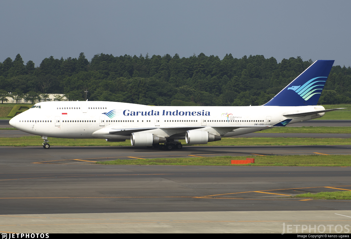 Detail Foto Pesawat Garuda Boeing 747 Nomer 35