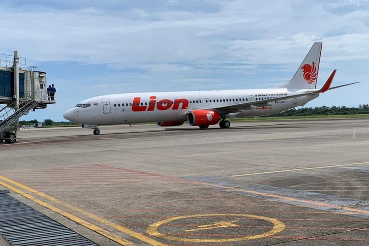 Foto Pesawat Lion Air Di Bandara - KibrisPDR