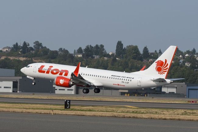 Detail Foto Pesawat Lion Air Di Bandara Nomer 16