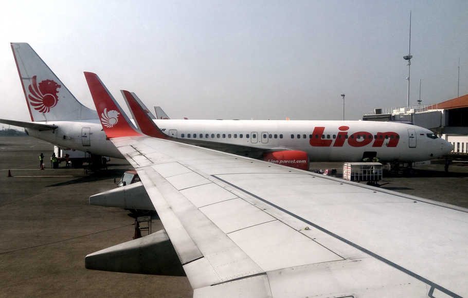 Detail Foto Pesawat Lion Air Di Bandara Nomer 26