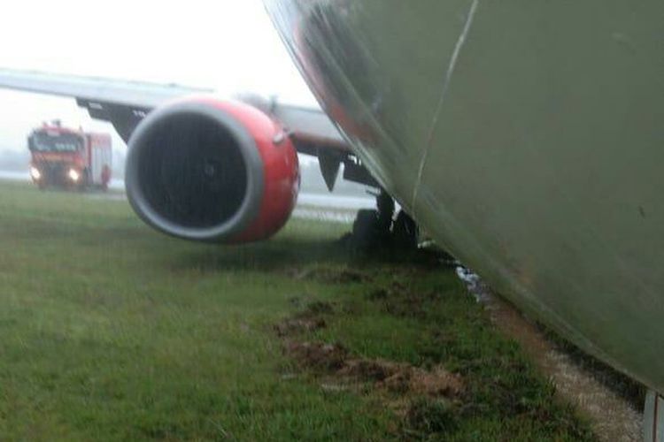 Detail Foto Pesawat Lion Air Di Bandara Nomer 28