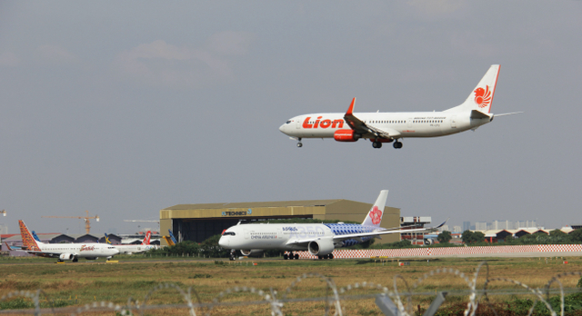 Detail Foto Pesawat Lion Air Di Bandara Nomer 40